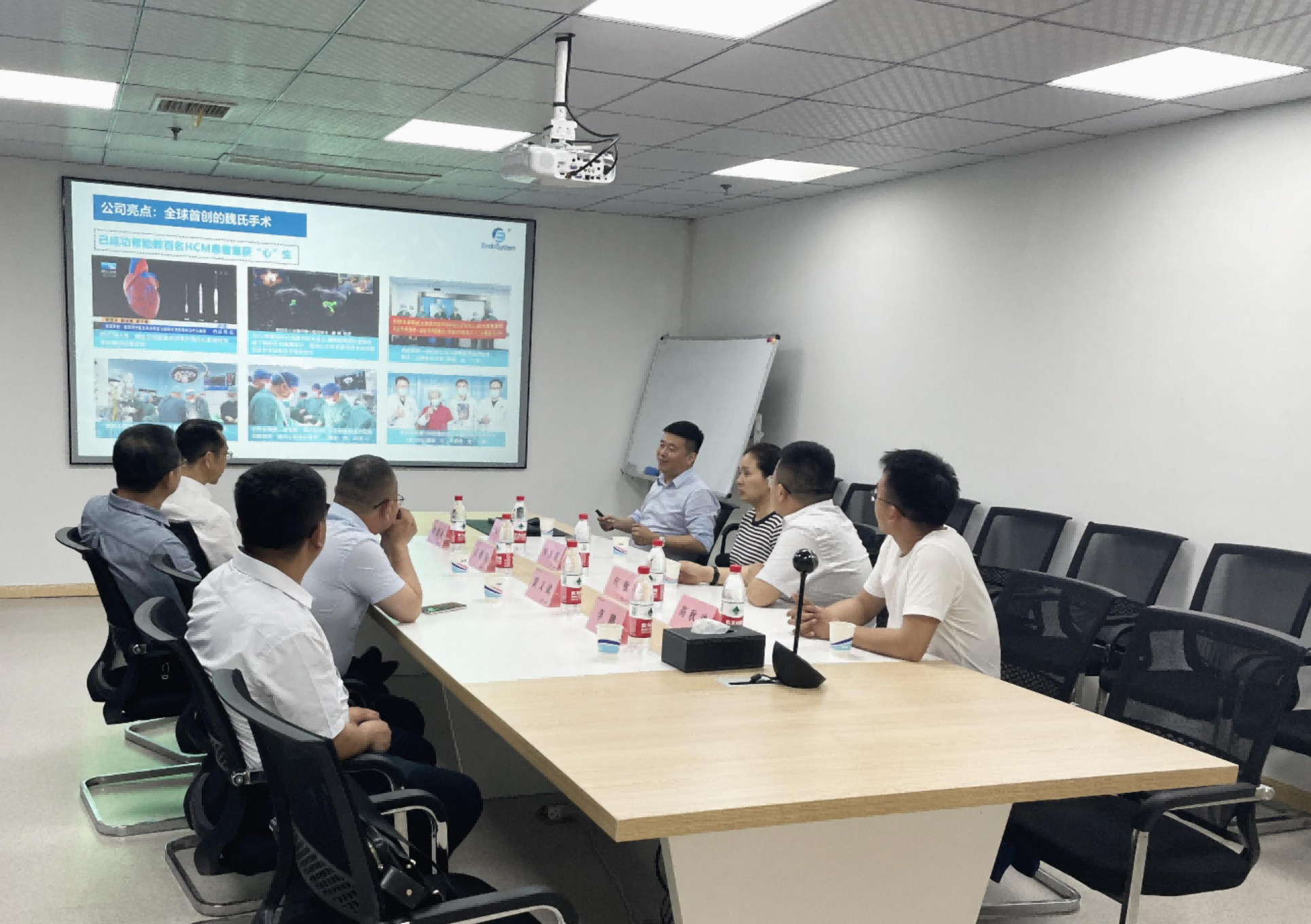 У�����|�������t(y��)ˎ��W(xu��)�hί����(sh��)ӛ�µ���һ���W�RӢ��ķ�t(y��)�����^����